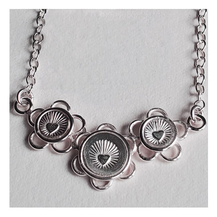 Love Blossoms Gift Set 2, 3 Blossom Necklace